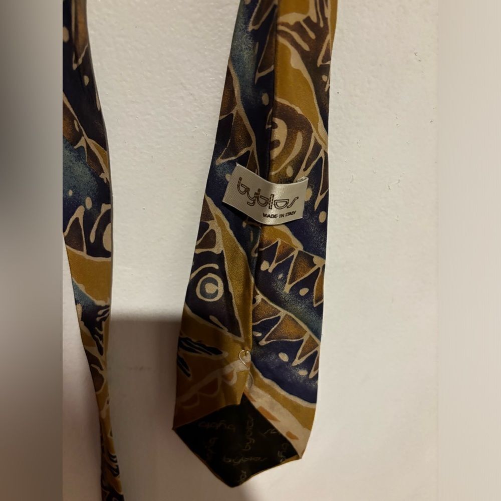 Byblos dress suit tie diamond logo accessory necktie neck wear abstract circle